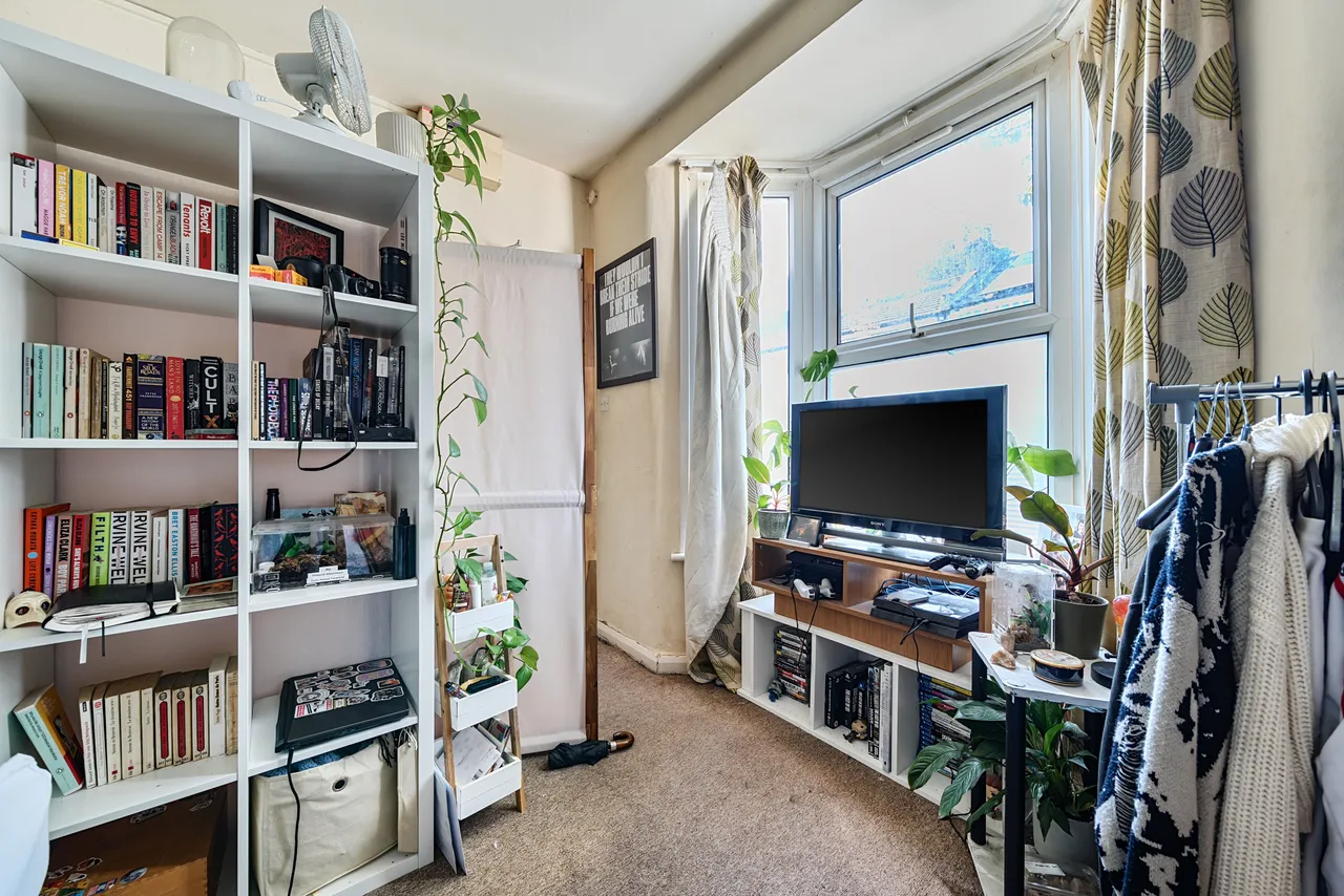 1 bed flat to rent — Ground Floor Flat, 31 Melford Road, London