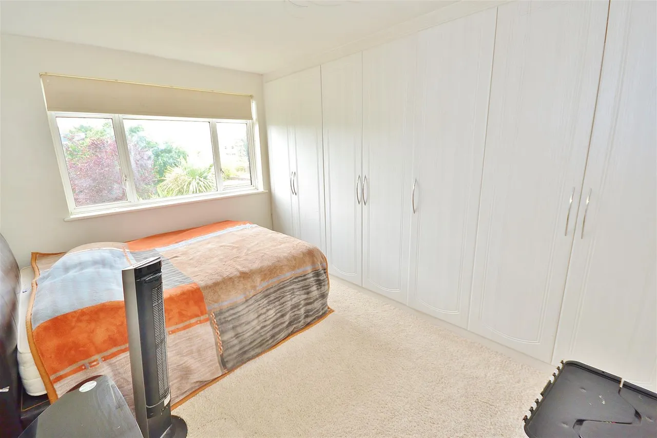 Sandringham Close, 5 Sandringham Close Barkingside, Ilford, Essex, IG61NU, photo 6