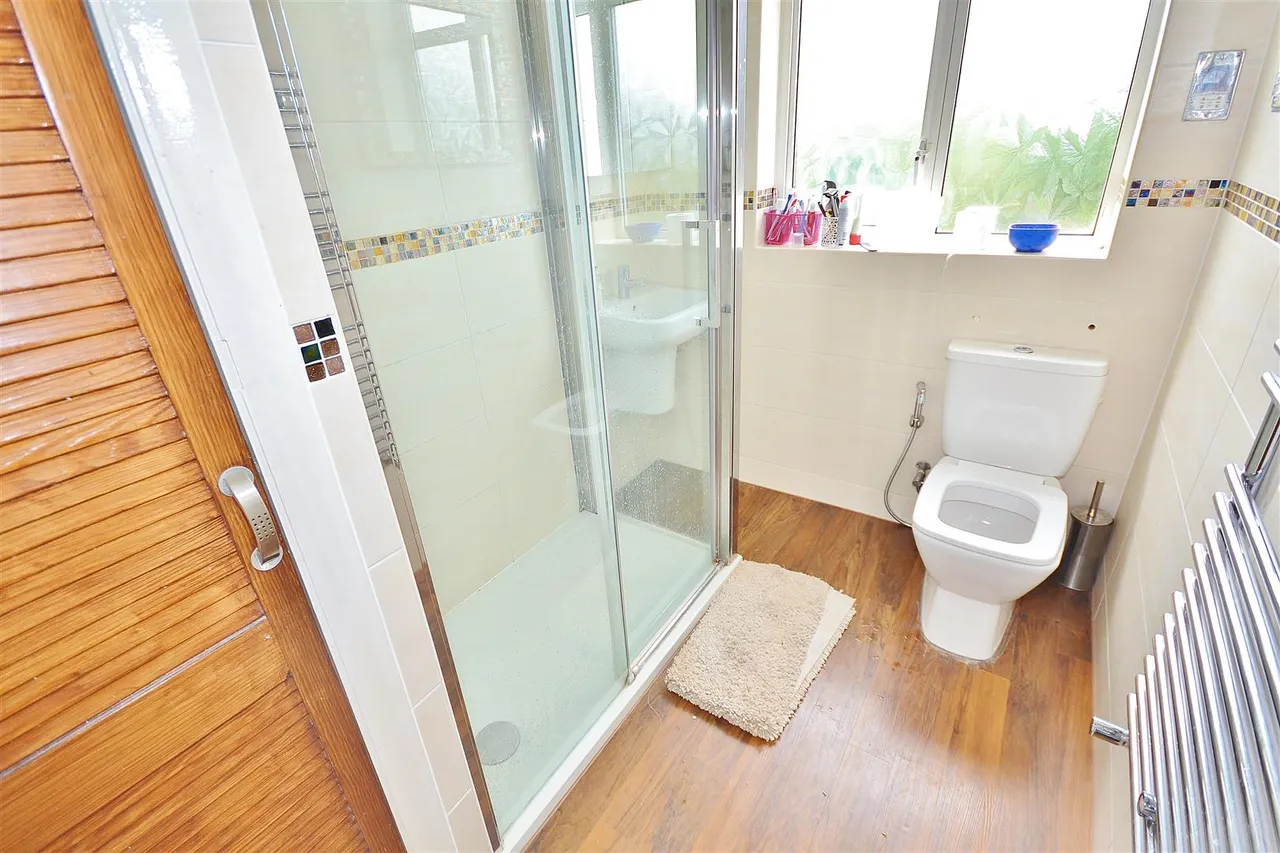 Sandringham Close, 5 Sandringham Close Barkingside, Ilford, Essex, IG61NU, photo 7