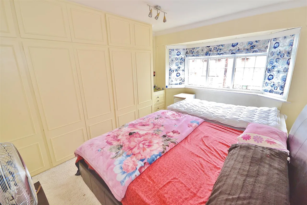 Sandringham Close, 5 Sandringham Close Barkingside, Ilford, Essex, IG61NU, photo 5