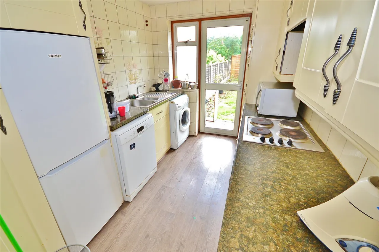 Sandringham Close, 5 Sandringham Close Barkingside, Ilford, Essex, IG61NU, photo 4
