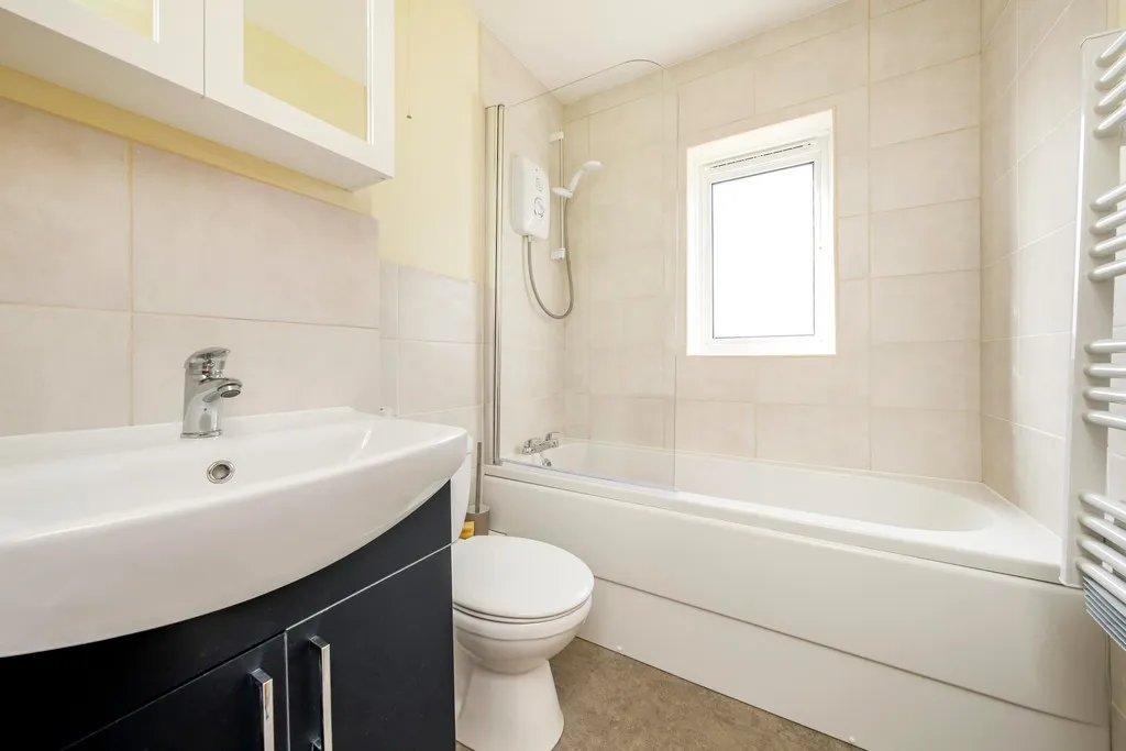 Turnpike Lane, Uxbridge, photo 11
