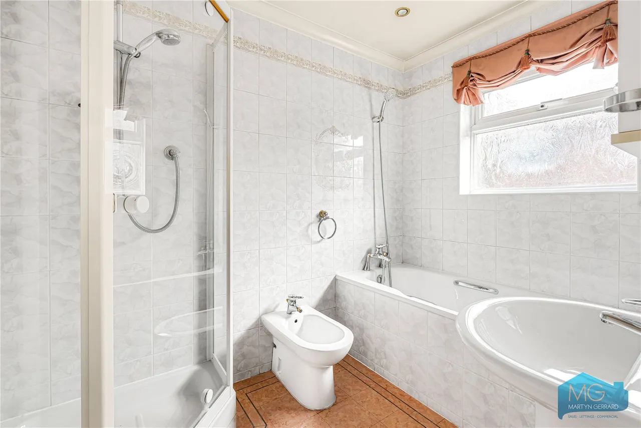 Howcroft Crescent, London, N3, photo 12