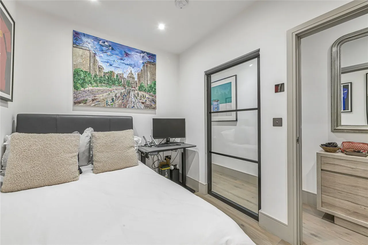 Clapham Road, London, SW9, photo 12