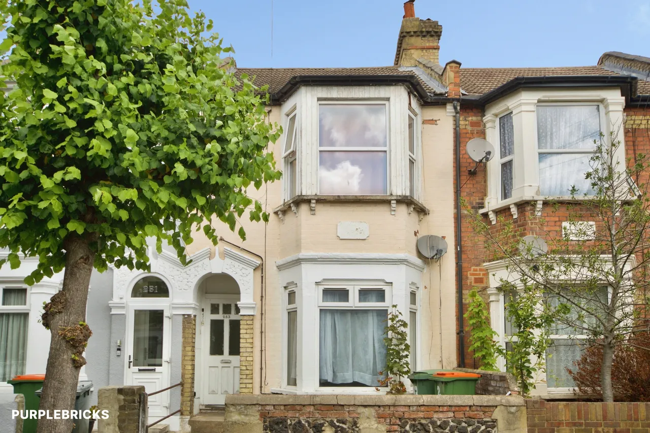 2 bed flat for sale, Central Park Road, London, E6