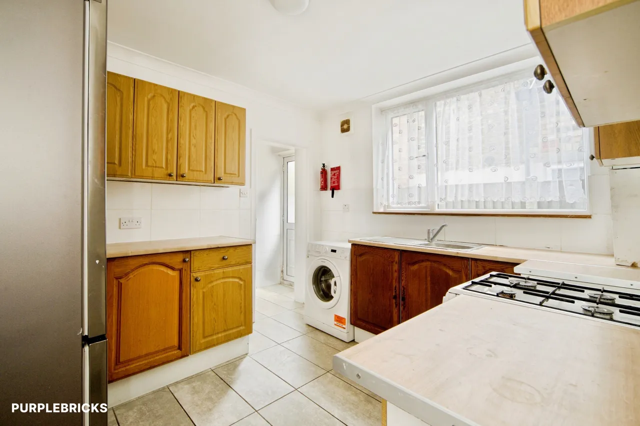 Central Park Road, London, E6, photo 6