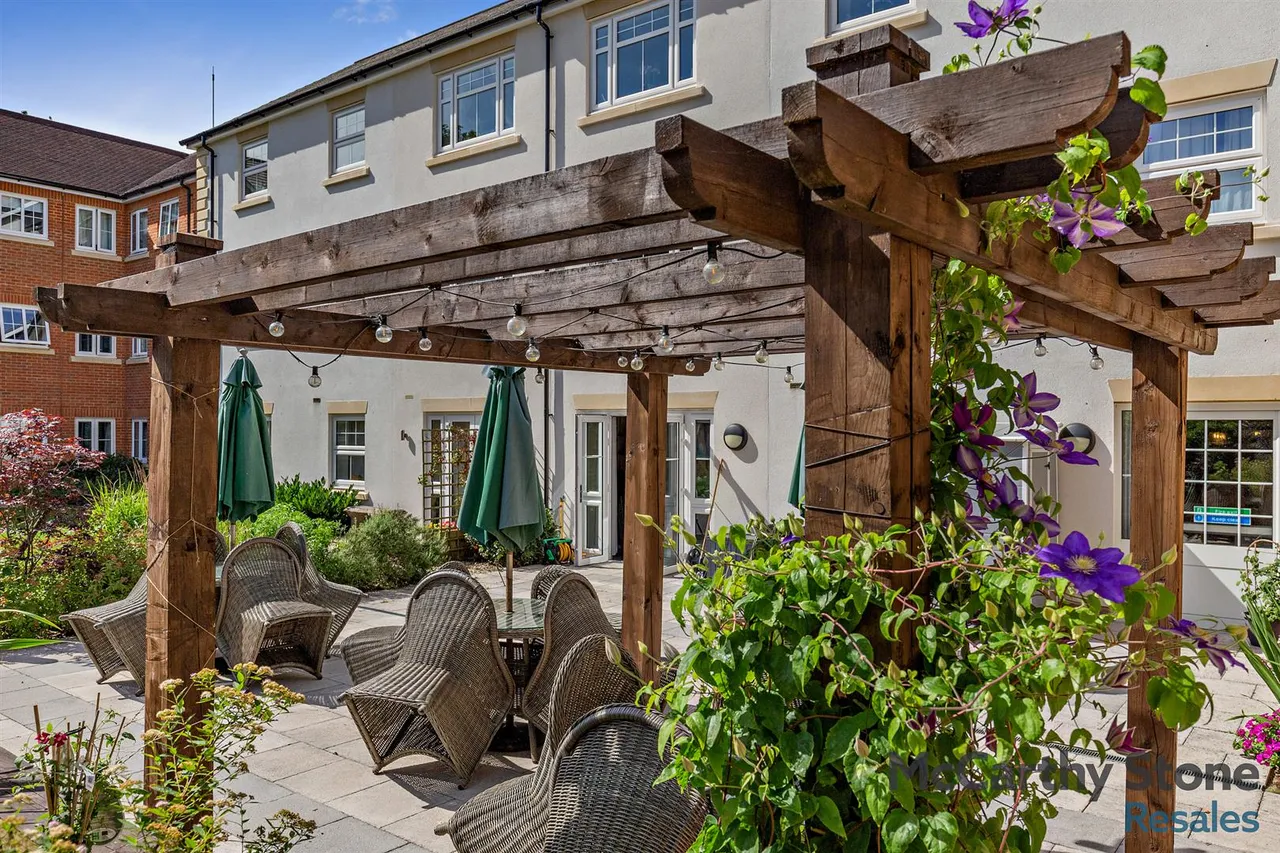 1 bed flat for sale, Orchard Lane, Alton, GU34