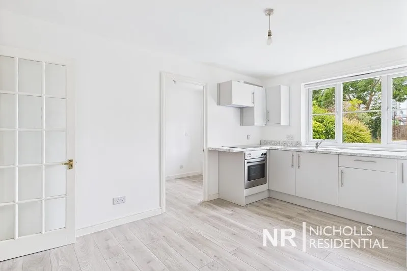Donald Woods Gardens, Surbiton, KT5, photo 3