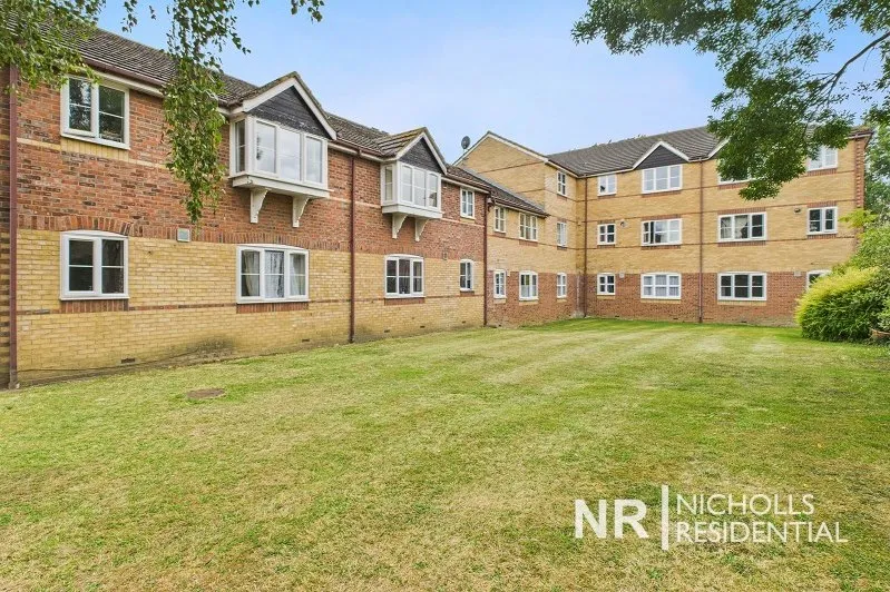 2 bed flat to rent, Donald Woods Gardens, Surbiton, KT5