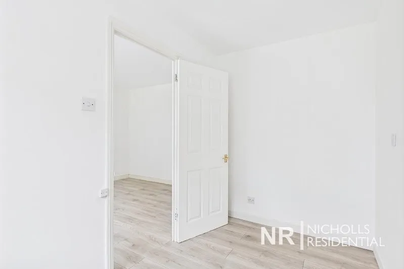 Donald Woods Gardens, Surbiton, KT5, photo 9