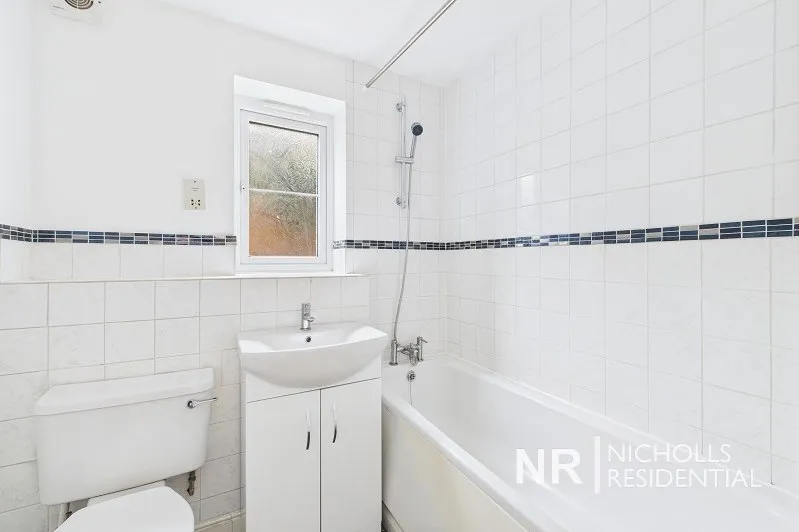 Donald Woods Gardens, Surbiton, KT5, photo 7