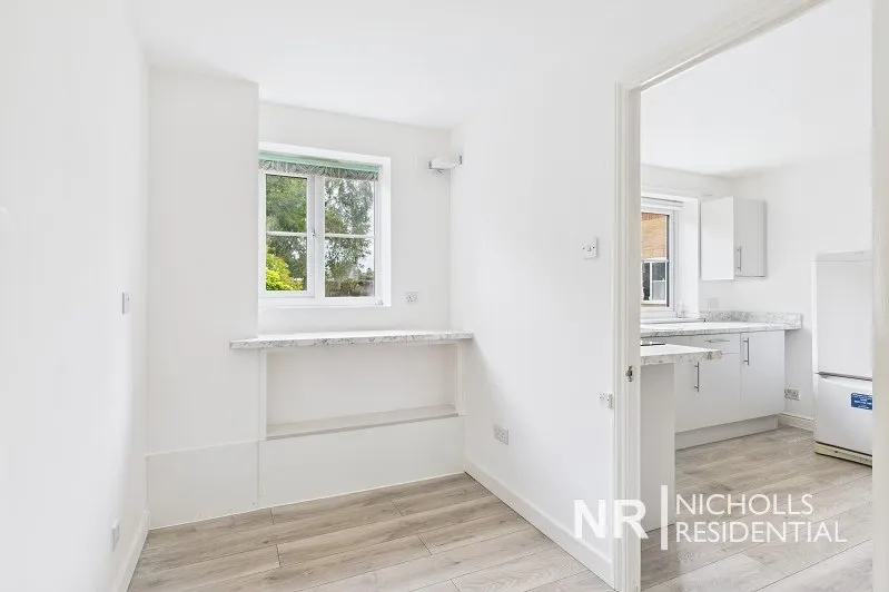 Donald Woods Gardens, Surbiton, KT5, photo 8