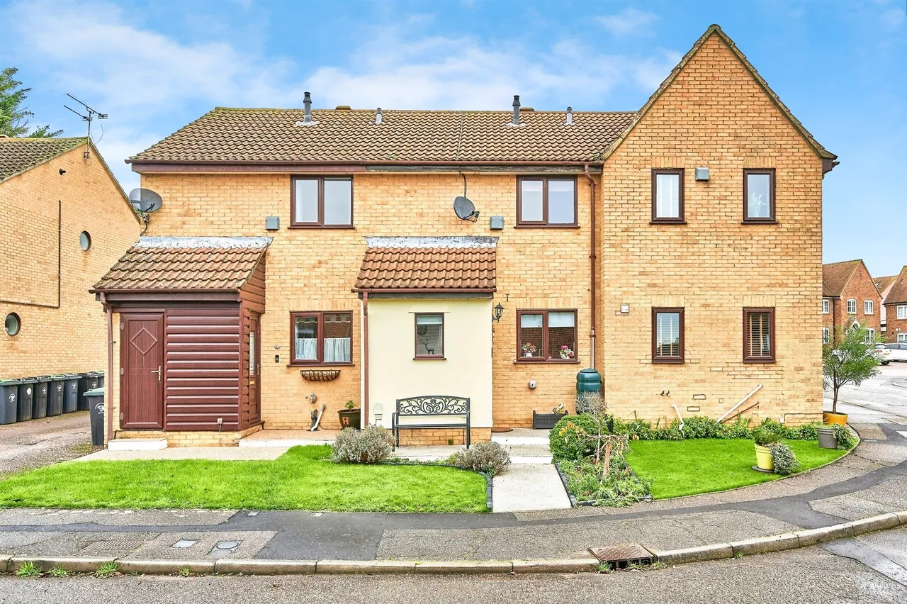 2 bed house for sale, Wedow Road, Dunmow, CM6