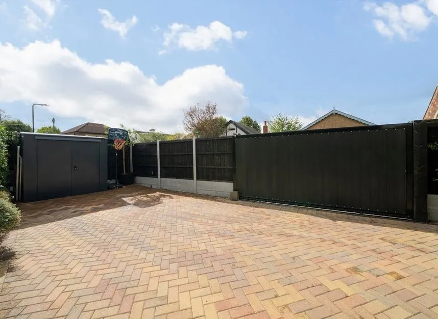 Castle Avenue, Chingford, E4, photo 22