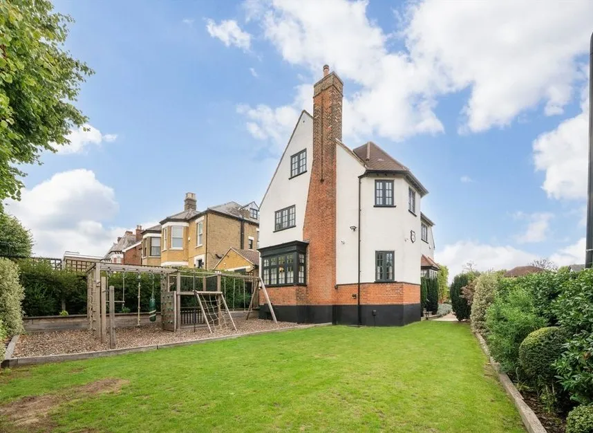 5 bed house to rent, Castle Avenue, Chingford, E4