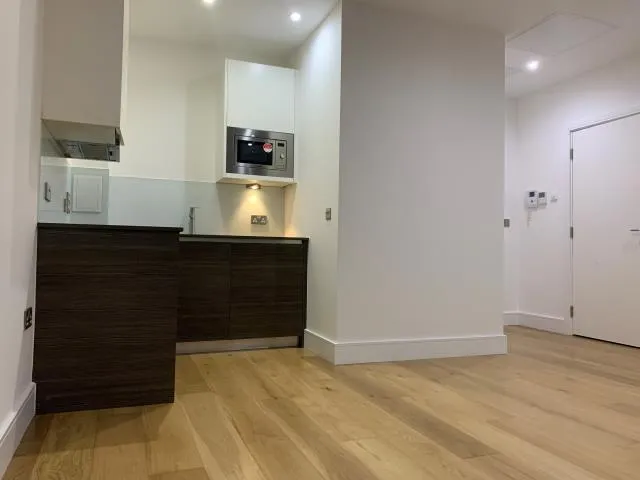 Staines Road, Hounslow, TW3, photo 2