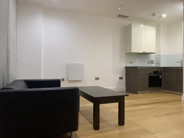 Staines Road, Hounslow, TW3, photo 4