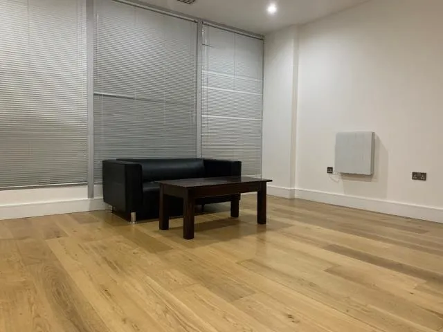 Staines Road, Hounslow, TW3, photo 3
