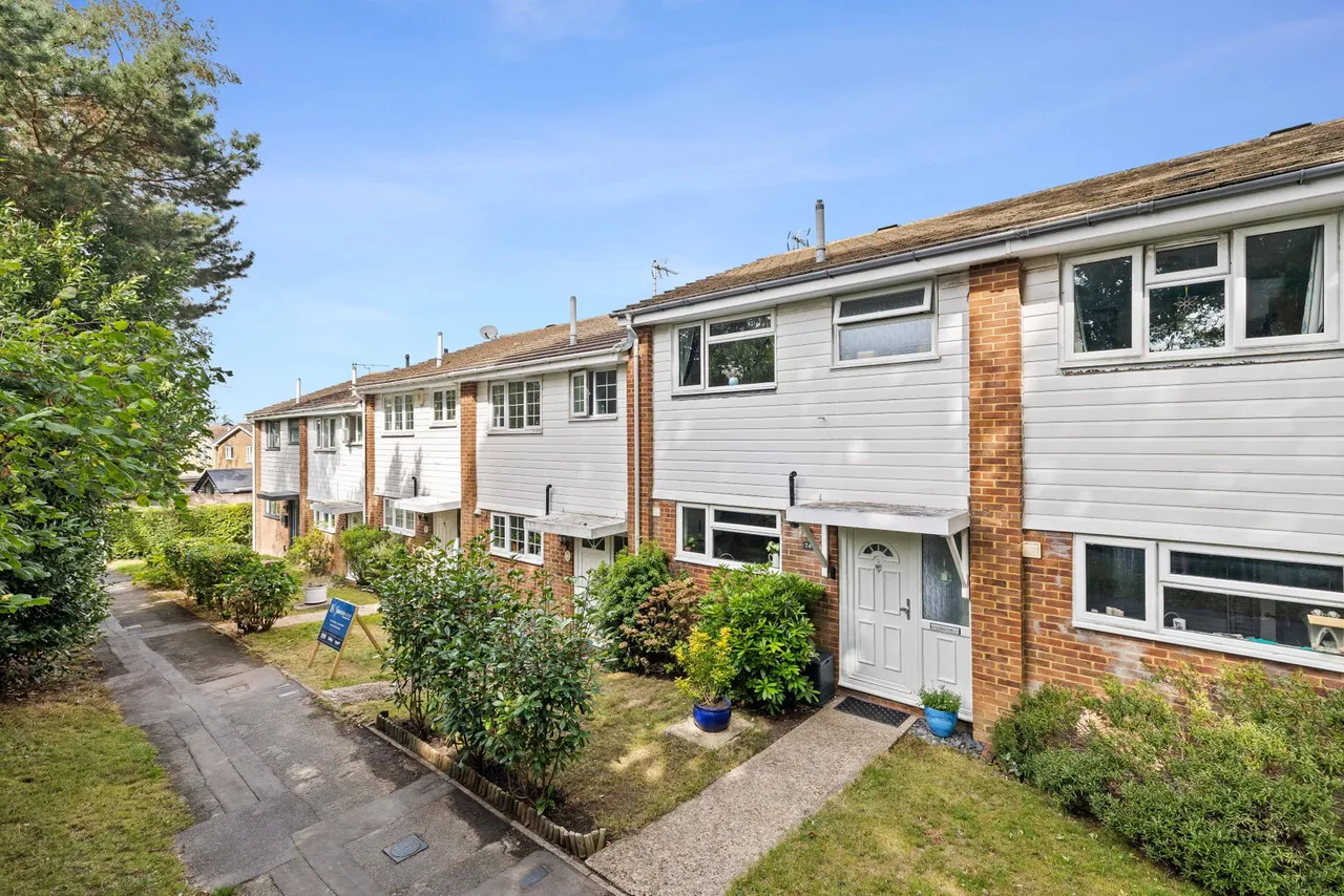 3 bed house for sale — Beech Hill, Haywards Heath, West Sussex, RH16 3RX