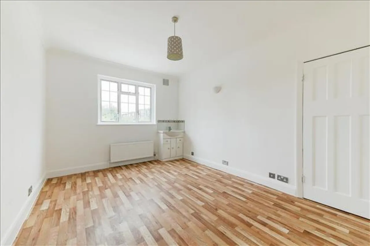 1 bed property to rent, Durnsford Road, Wimbledon