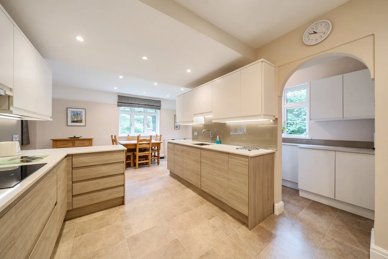 Heathyfields Road, Farnham, GU9, photo 11