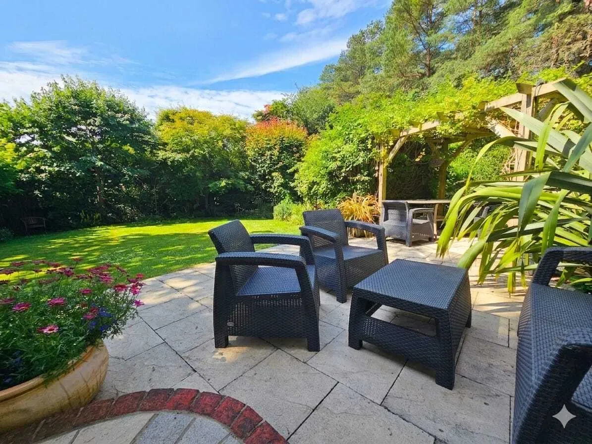 Heathyfields Road, Farnham, GU9, photo 8