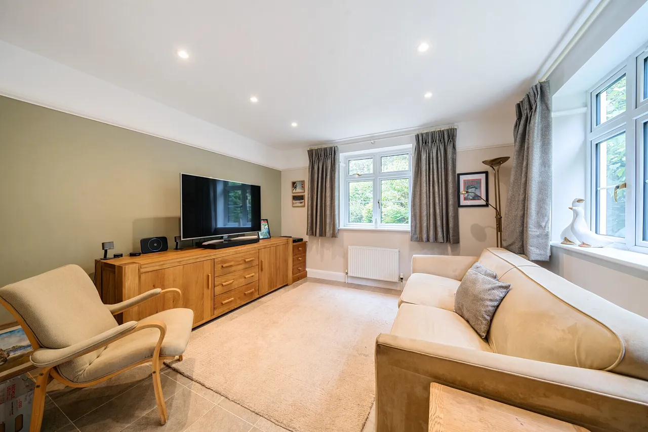 Heathyfields Road, Farnham, GU9, photo 5