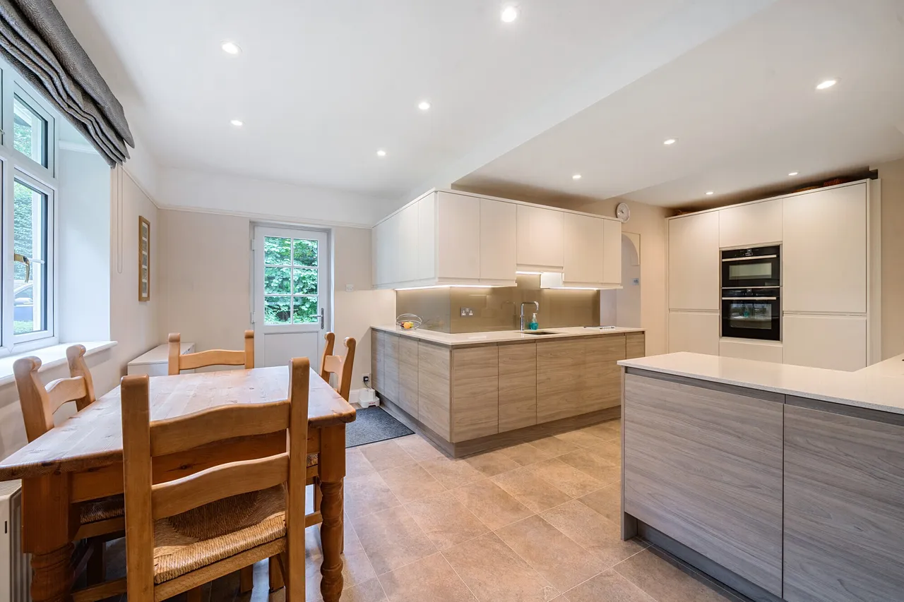 Heathyfields Road, Farnham, GU9, photo 12
