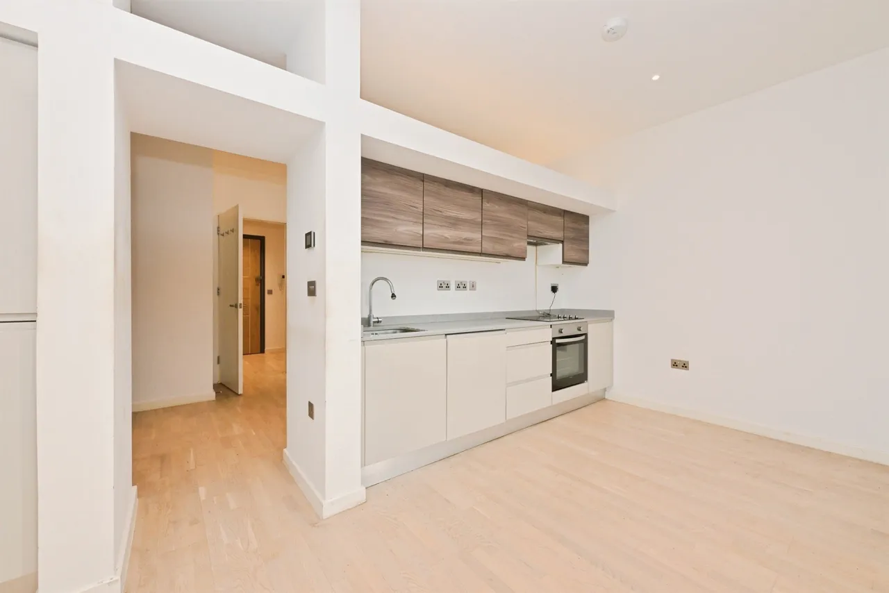 High Road, Broxbourne, photo 5