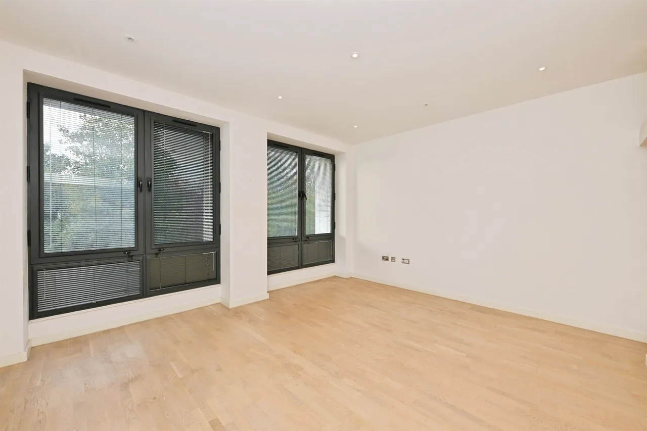 High Road, Broxbourne, photo 2