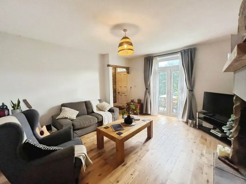 Belle Vue Terrace, Luddendenfoot, West Yorkshire, HX2, photo 4