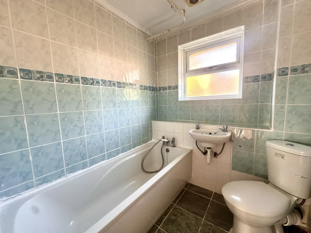 Falcon View, Badger Farm, SO22, photo 12