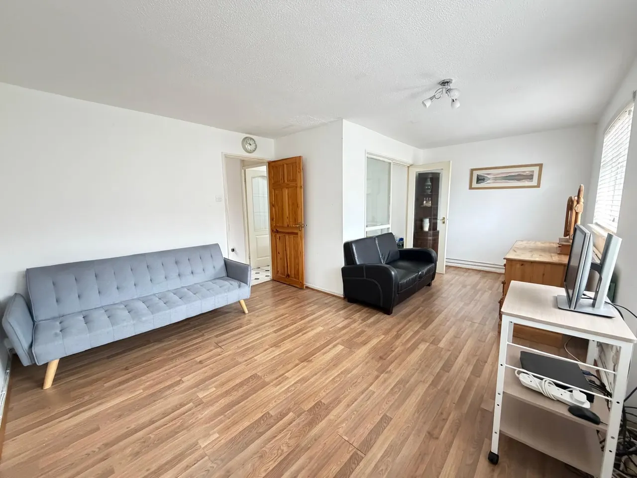 Westmorland Close, Manor Park E12, photo 2
