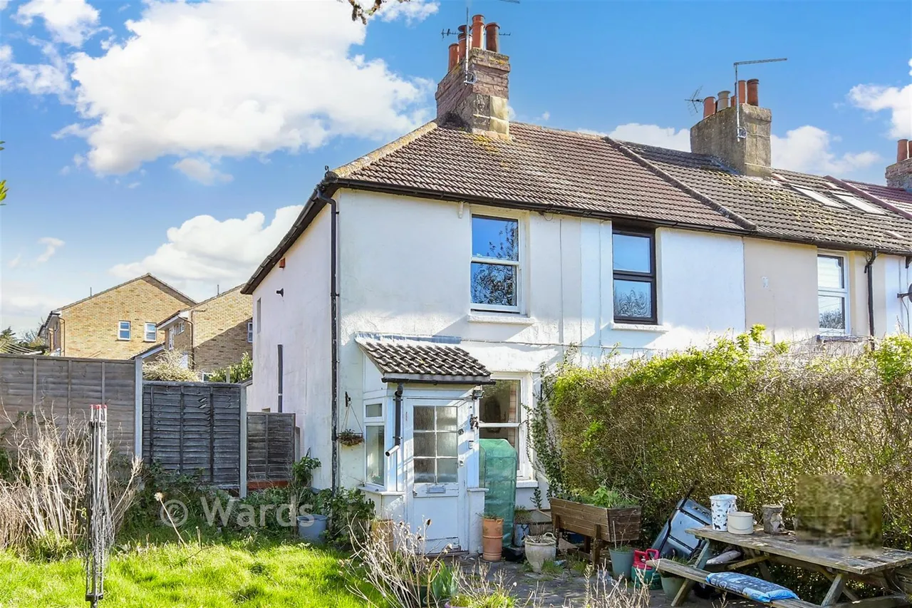 2 bed house for sale, Bush Road, Cuxton, ME2