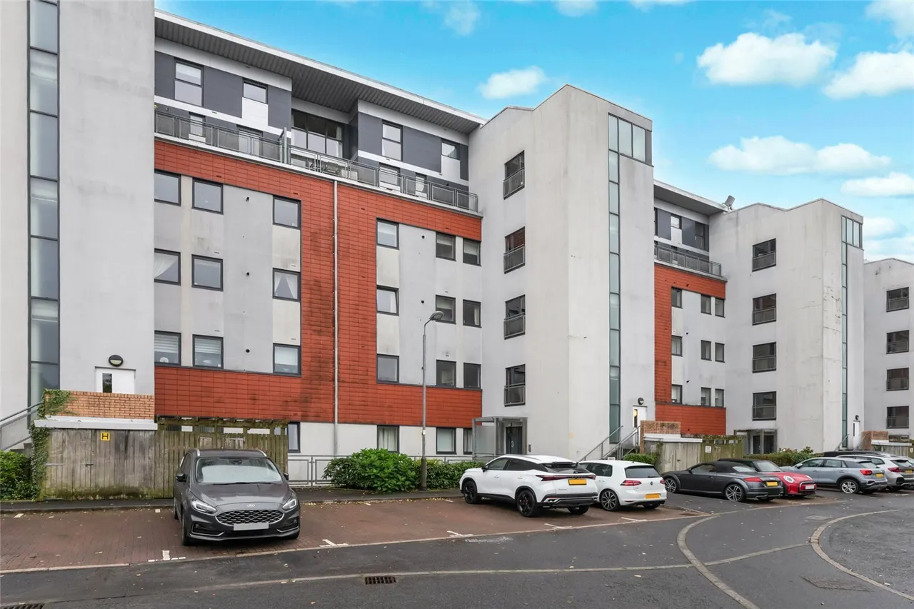 2 bed flat for sale, Jackson Place, Bearsden, G61