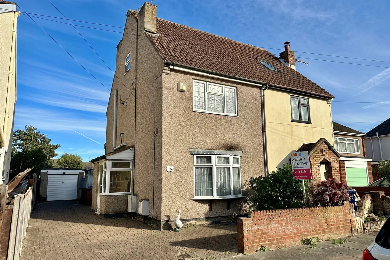 3 bed house for sale, Rayleigh Road, Stanford-Le-Hope, SS17