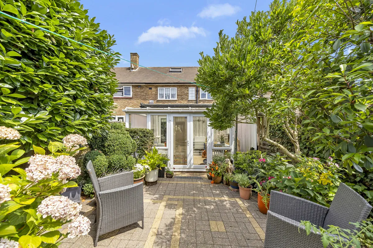 Daventry Gardens, Harold Hill, RM3, photo 17