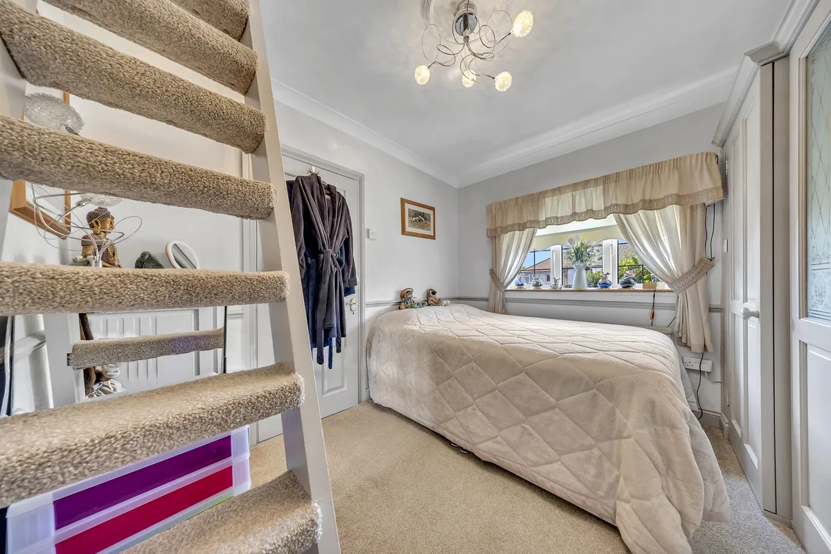 Daventry Gardens, Harold Hill, RM3, photo 14
