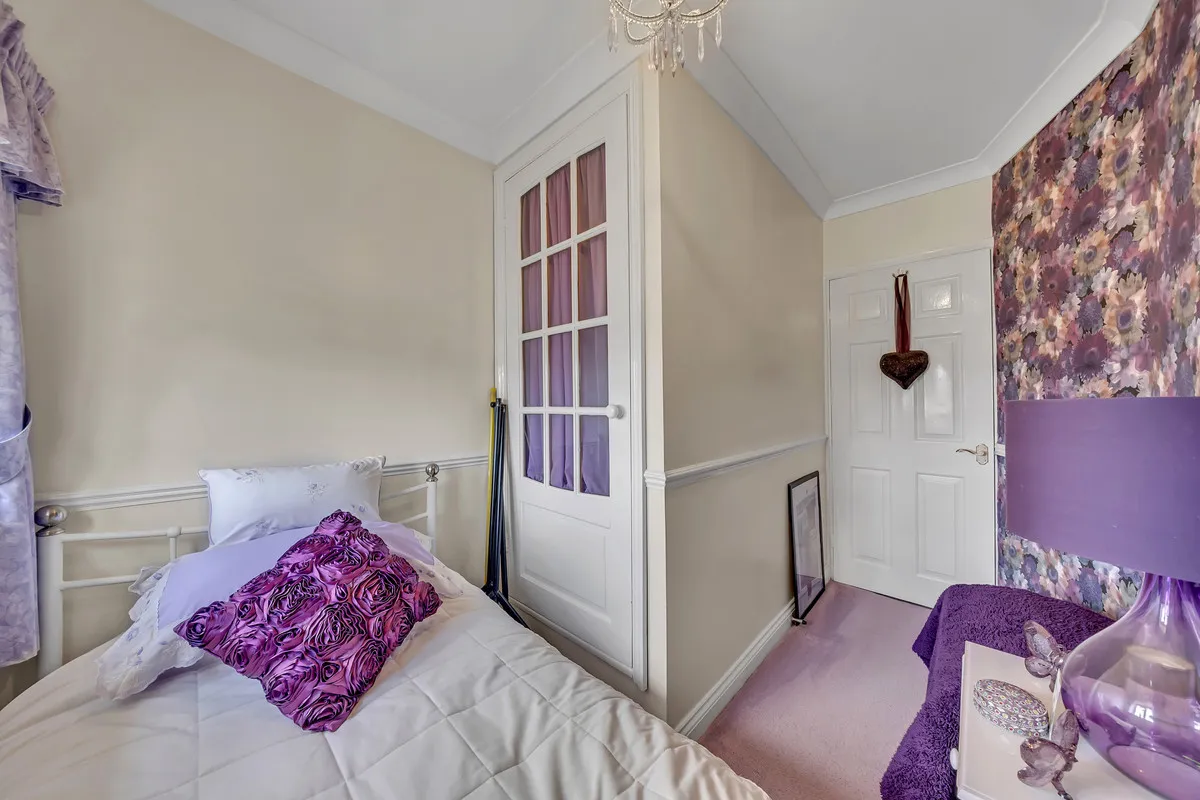 Daventry Gardens, Harold Hill, RM3, photo 12