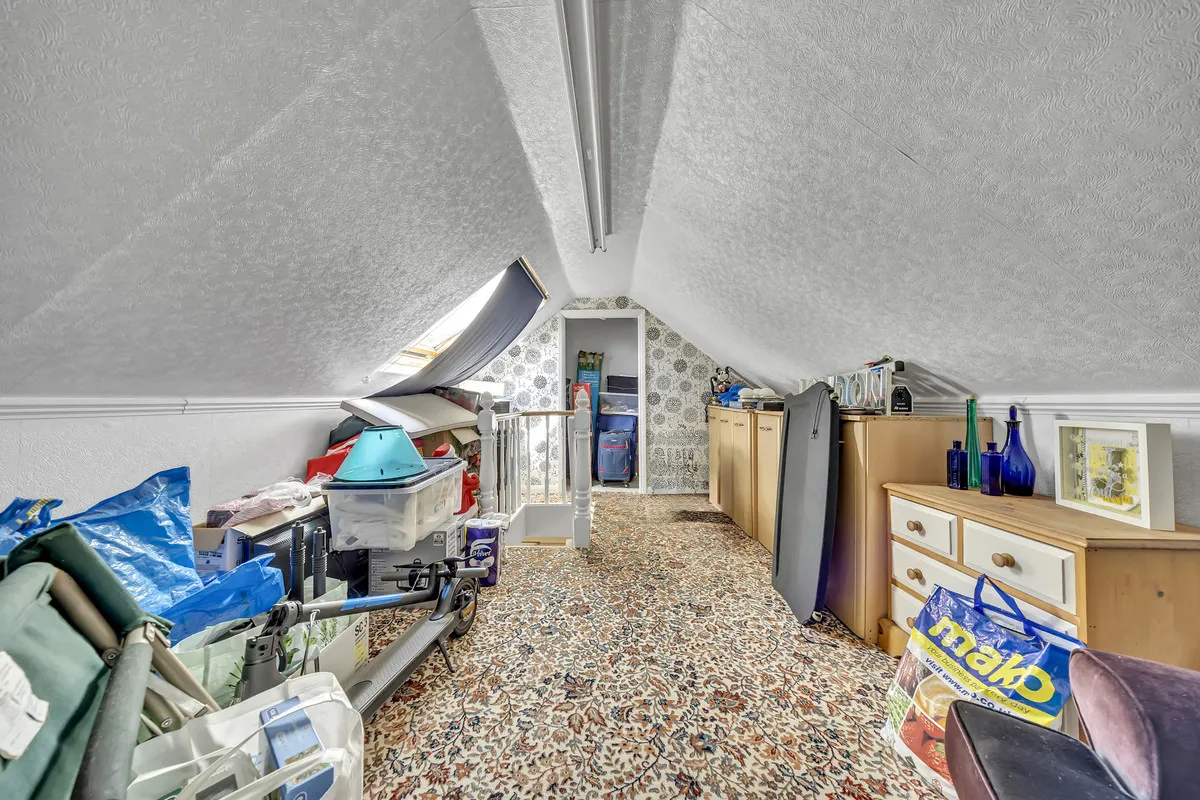 Daventry Gardens, Harold Hill, RM3, photo 15