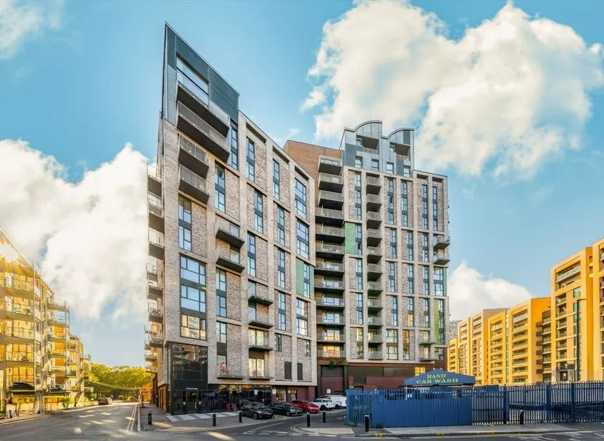 2 bed flat to rent — Sovereign Tower, Canning Town, E16