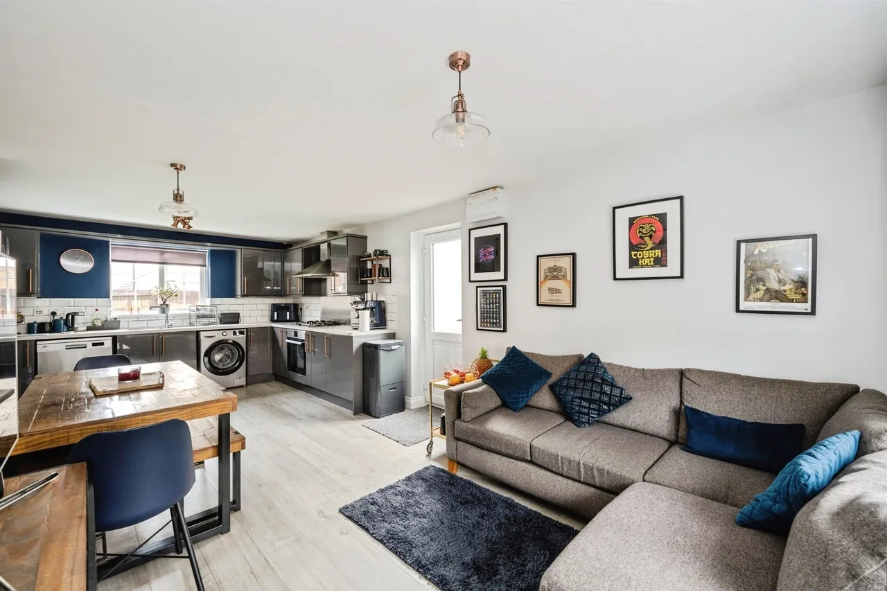 Six Mills Avenue, Swansea, SA4, photo 6