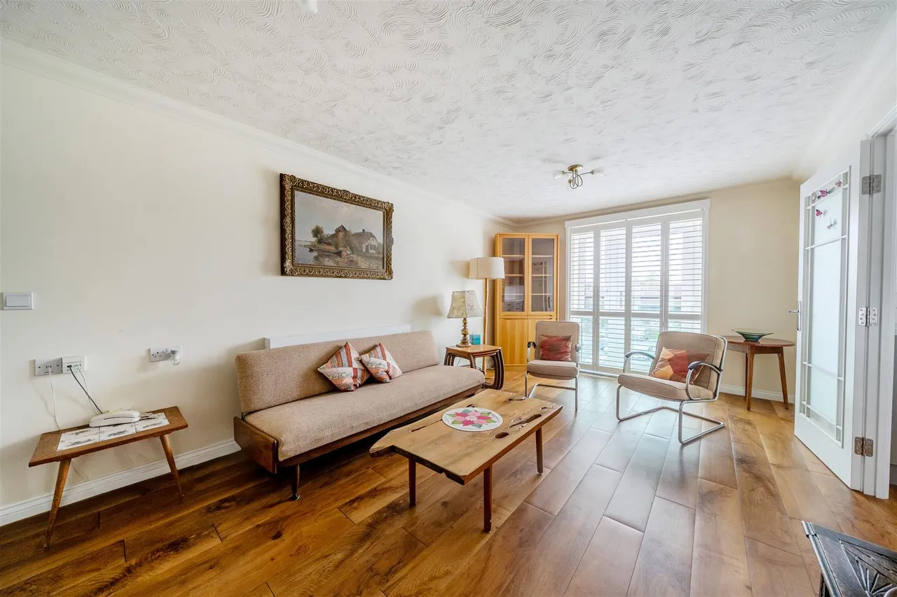 West Street, Newbury, RG14, photo 2