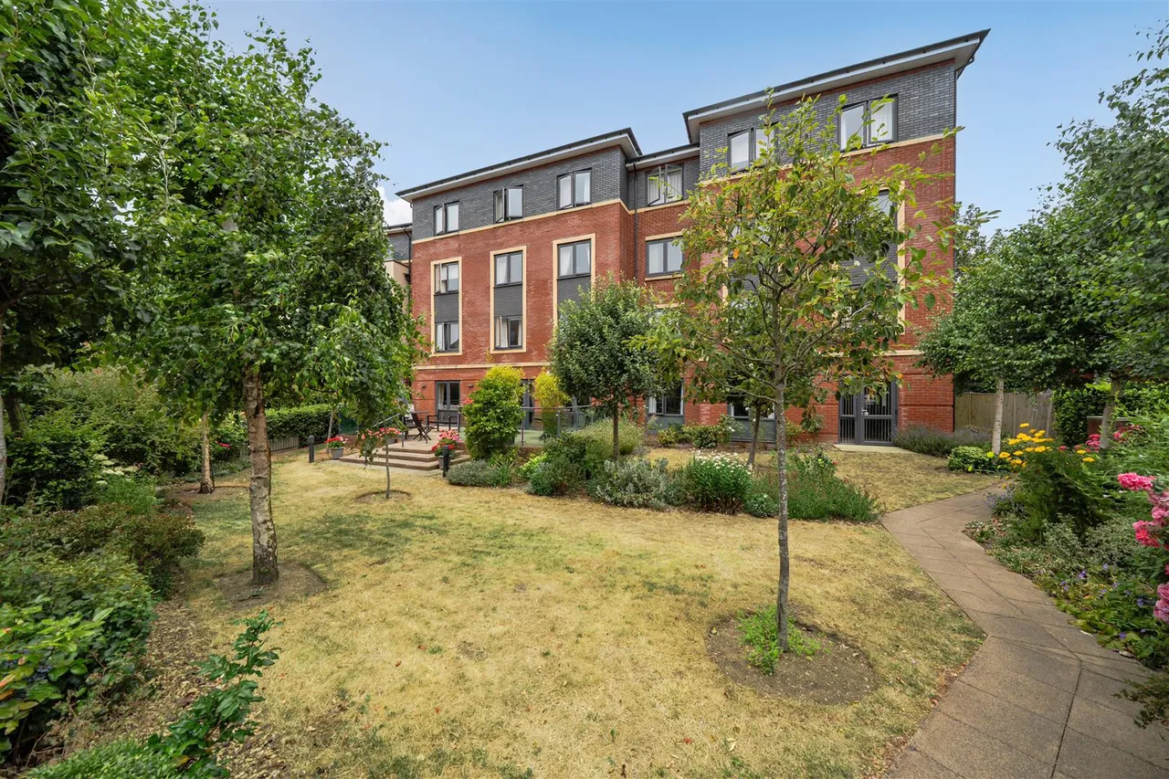 West Street, Newbury, RG14, photo 14