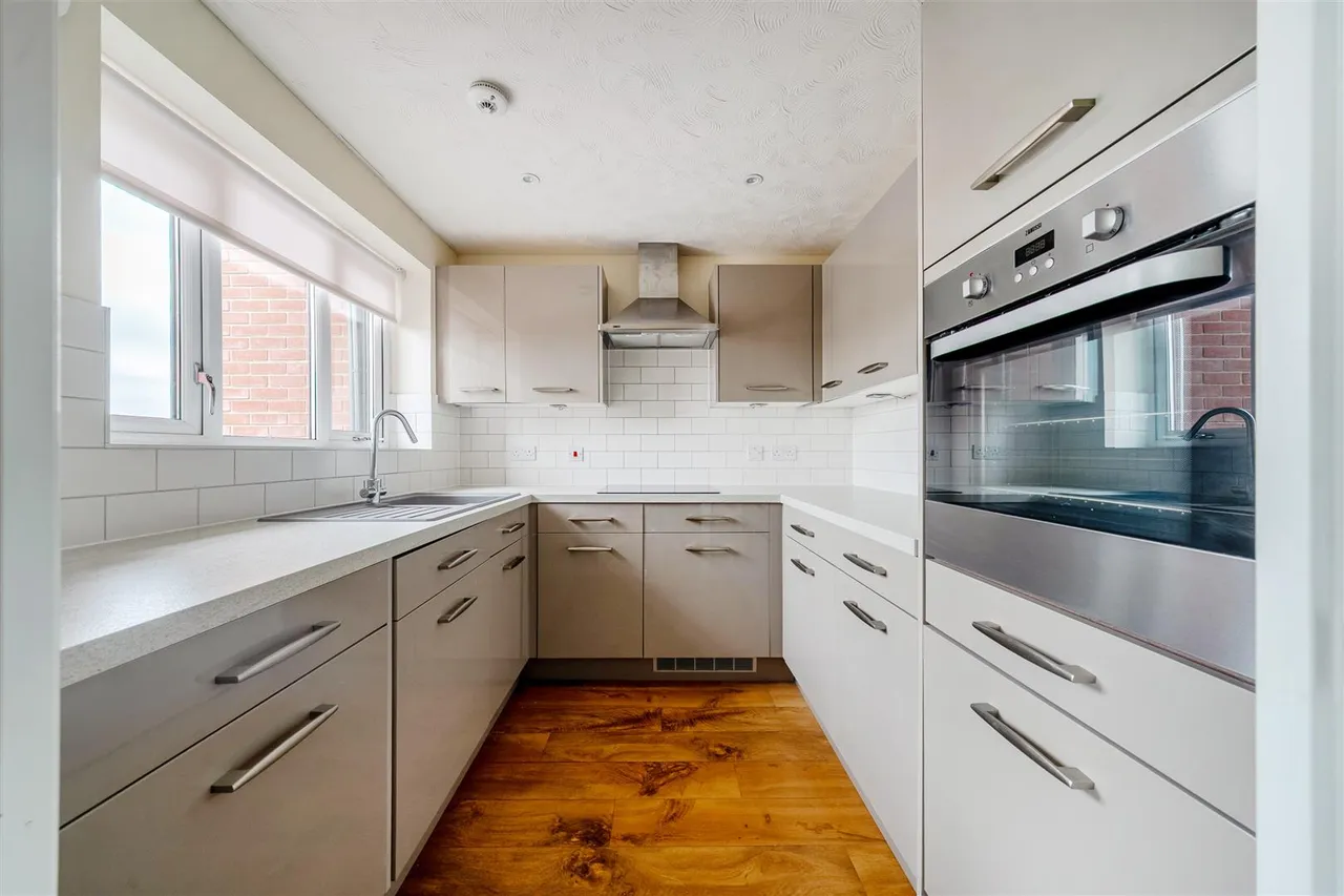 West Street, Newbury, RG14, photo 5