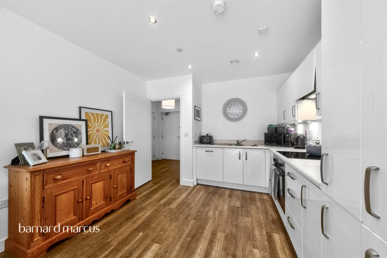 Oakleigh Road North, London, photo 5