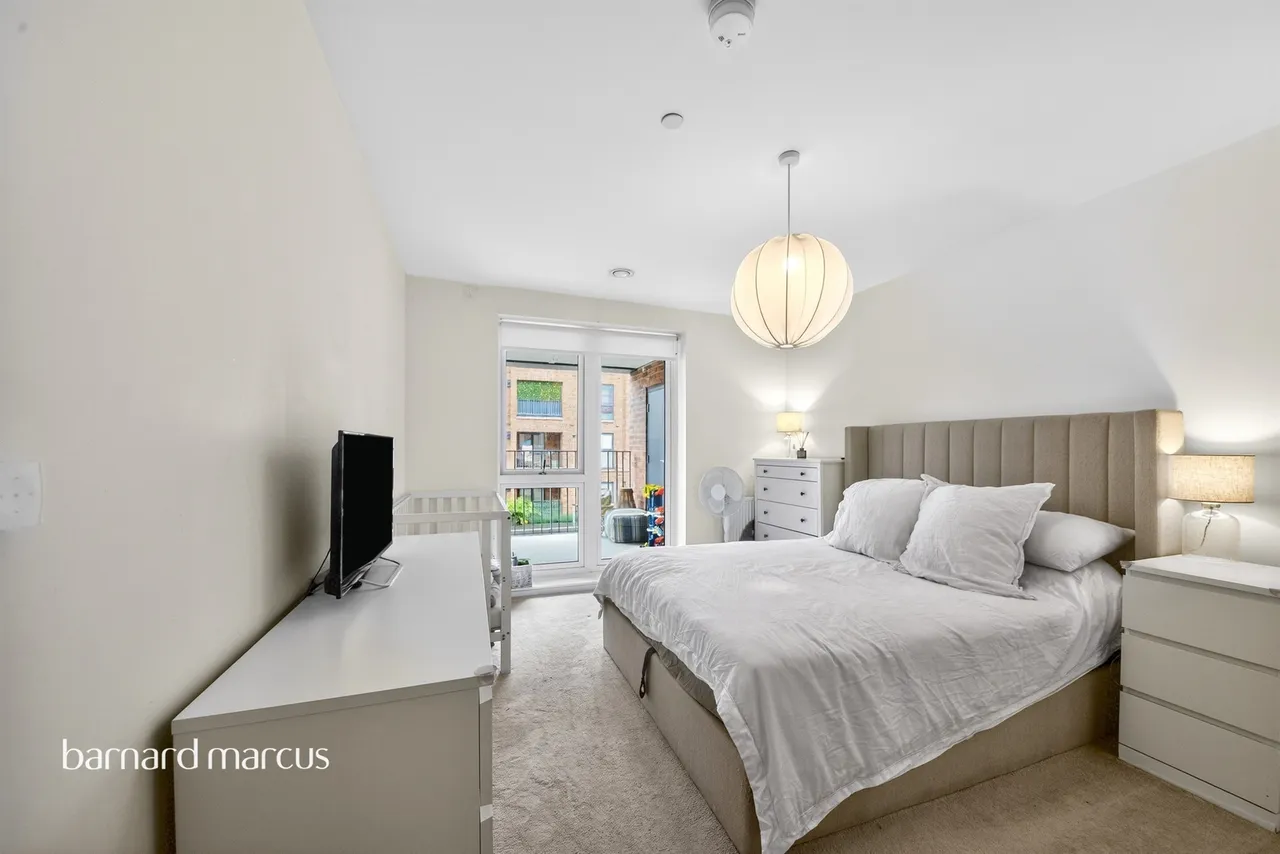 Oakleigh Road North, London, photo 3