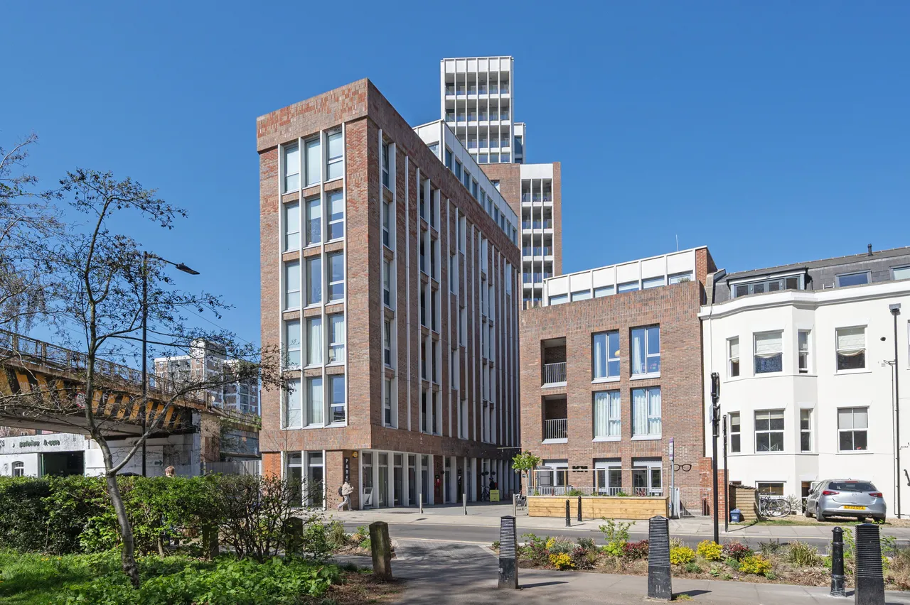 Flat 8, 4 Maple Path, London, photo 12