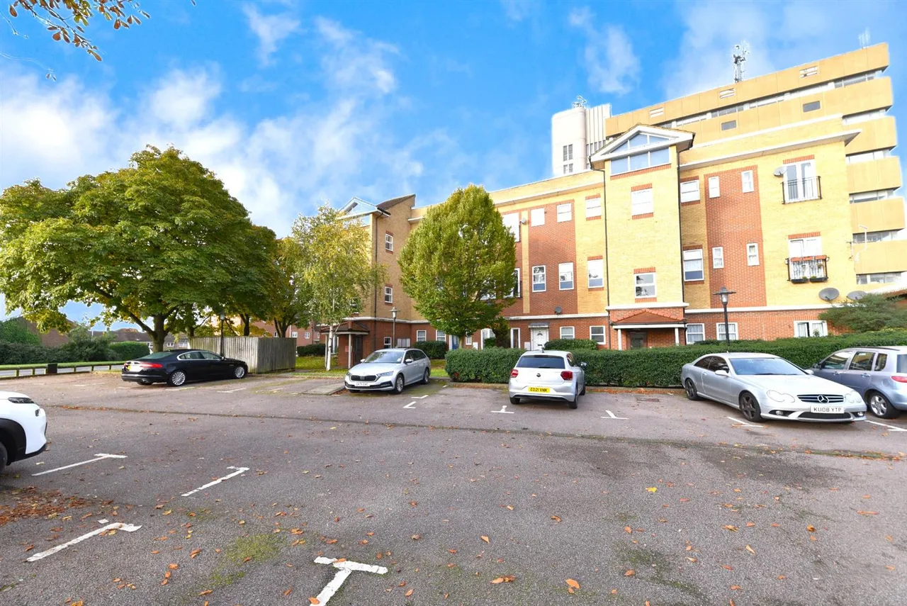 Bedwell Crescent, Stevenage, Herts, SG1 1WZ, photo 13