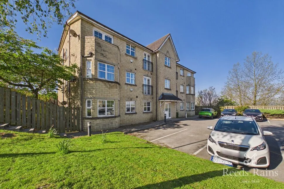 2 bed flat for sale, Trooper Lane, Halifax, HX3